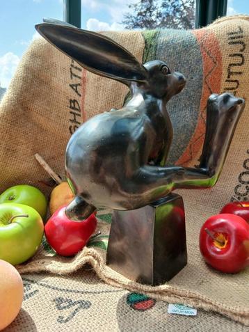 Tuinbeeld,brons,vintage,antiek,haas,beeld,curiosa,brocante beschikbaar voor biedingen