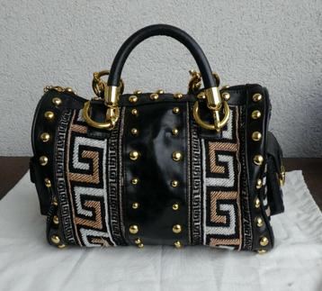Mooie zwarte leren tas met studs beschikbaar voor biedingen