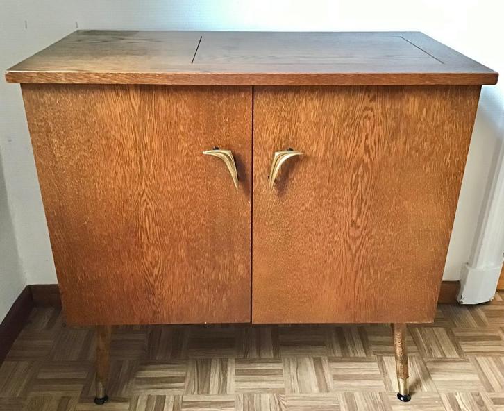 Vintage kastje met naaimachine “ Husqvarna “, Hobby & Loisirs créatifs, Machines à coudre & Accessoires, Utilisé, Machine à coudre