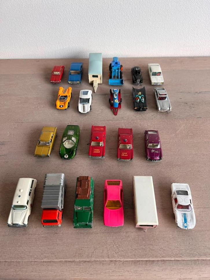22 x Matchbox en andere merken, Hobby en Vrije tijd, Modelauto's | Overige schalen, Gebruikt, Auto, Ophalen of Verzenden