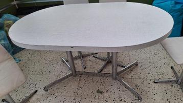 2 x Keukentafel, 1.80m en 1.40m  beschikbaar voor biedingen