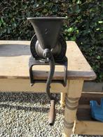 Vintage sixties vleesmolen gehaktmolen ijzer Nestor Martin, Ophalen