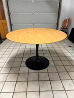 Mooie ronde houten tafel met zware metalen poot, Huis en Inrichting, Tafels | Statafels, Ophalen, Zo goed als nieuw