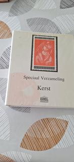 2 mappen met kerst postzegels wereld, Ophalen of Verzenden