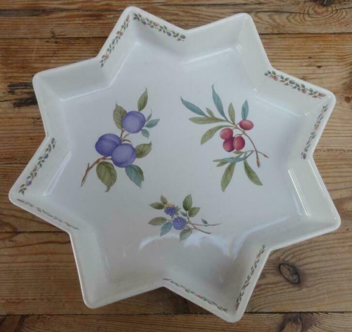 Franse ovenschaal stervorm met fruitmotief, Revol Mahé, Huis en Inrichting, Keuken | Servies, Gebruikt, Schaal of Schalen, Overige stijlen