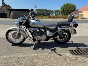 Suzuki	Intruder 125, Entreprise, 125 cm³, Jusqu'à 11 kW