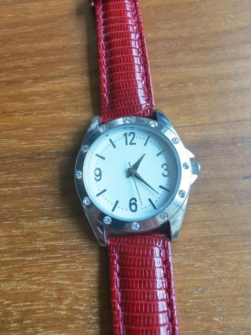 Horloge met rood lederen bandje dameshorloge uurwerk NIEUW!, Handtassen en Accessoires, Horloges | Dames, Nieuw, Polshorloge, Overige merken