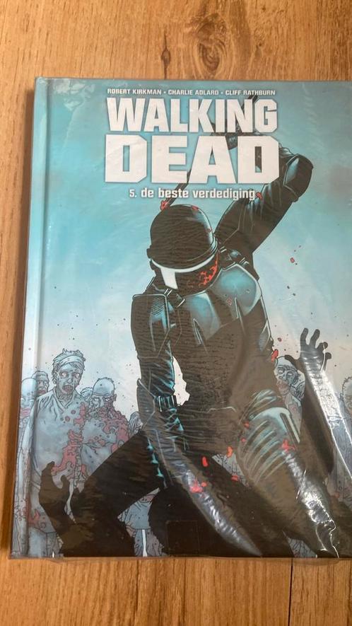 Charlie Adlard - De beste verdediging, Boeken, Stripverhalen, Zo goed als nieuw, Ophalen