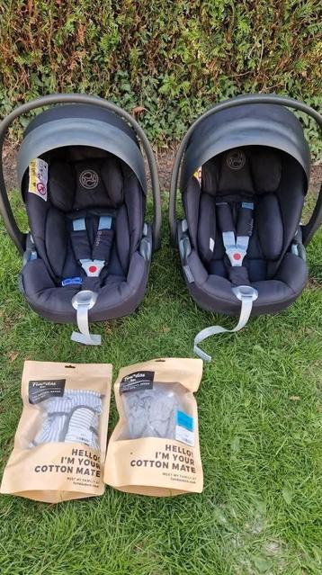 2 zwarte Cybex Cloud autostoelen met draaibare basissen beschikbaar voor biedingen