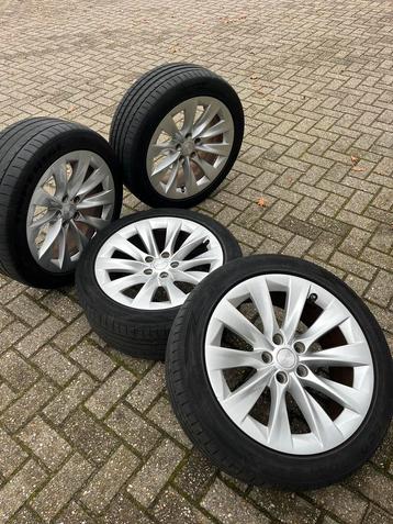 19 inch 5x120 org. Tesla velgen turbine met banden model S beschikbaar voor biedingen