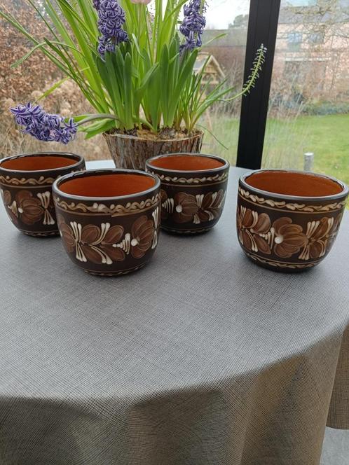 Keramieken cache-pots. Aantal: 4. Kleur: bruine tinten., Tuin en Terras, Bloempotten, Zo goed als nieuw, Overige materialen, Minder dan 40 cm