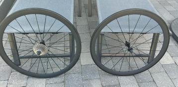 Prachtige carbon wielset 40mm met shimano 105 11 speed beschikbaar voor biedingen