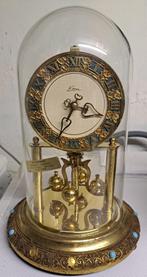 Kern pendule stolp klok, Ophalen
