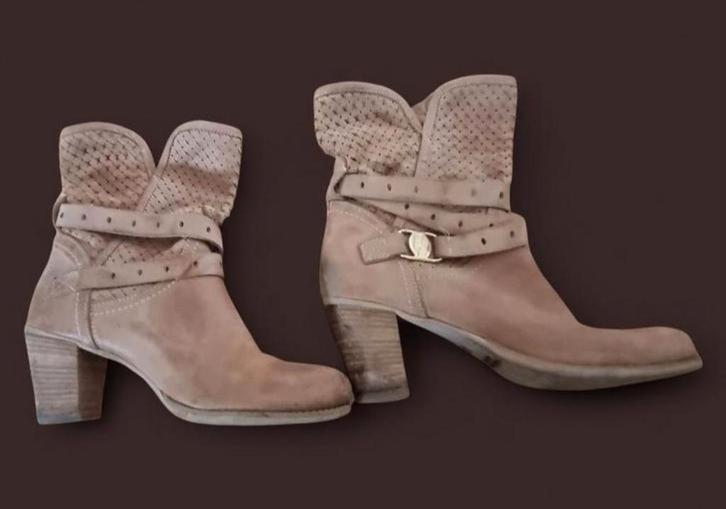 ✨️ Bottines VERA GOMMA taille 40 - AVEC UNE RÉDUCTION GROUPÉ, Vêtements | Femmes, Chaussures, Porté, Boots et Botinnes, Brun, Enlèvement ou Envoi