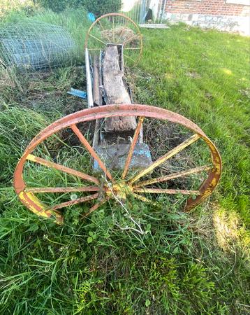 Roues anciennes  beschikbaar voor biedingen