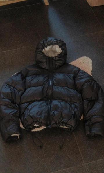 Zwarte Winter Pufferjas beschikbaar voor biedingen