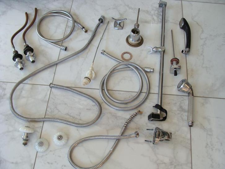 Lot divers pièces pour salle de bain, pour wc, robinetterie, Doe-het-zelf en Bouw, Sanitair, Gebruikt, Overige typen, Inox, Ophalen of Verzenden