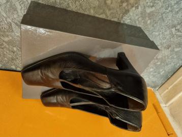 Onberispelijke zwarte schoenen met 38 pumps  beschikbaar voor biedingen