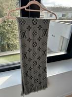 Sjaal Louis Vuitton (kaki groen), Kleding | Dames, Mutsen, Sjaals en Handschoenen, Ophalen of Verzenden, Sjaal, Zo goed als nieuw