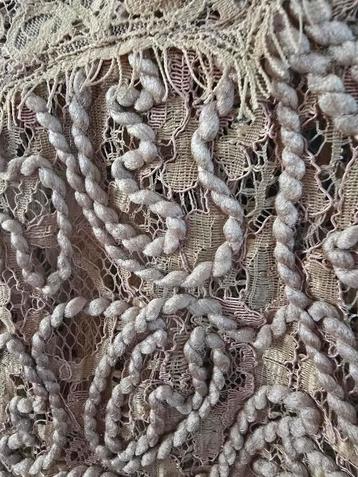 Nieuwe beige top van kant en koord beschikbaar voor biedingen