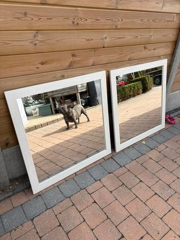 2 houten vierkante spiegels beschikbaar voor biedingen