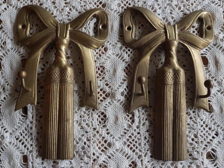 Nog 1 Vintage messing strik met kapstok haakje, Antiek en Kunst, Curiosa en Brocante, Ophalen of Verzenden