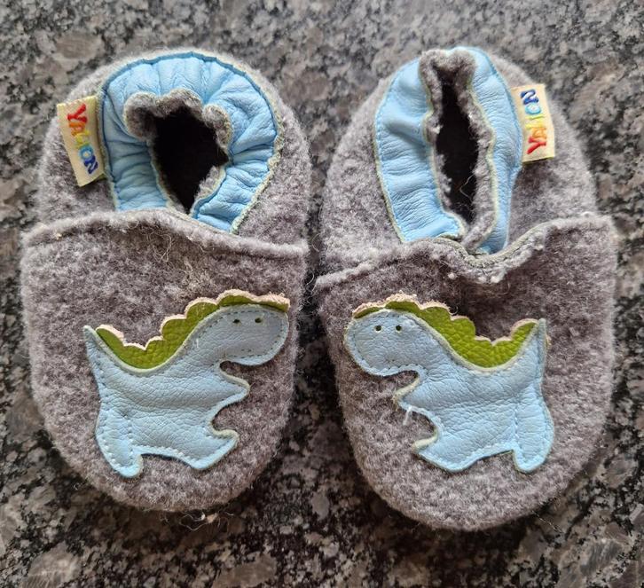 Baby pantoffel dinosauriër maat 17-18, Kinderen en Baby's, Babykleding | Schoentjes en Sokjes, Zo goed als nieuw, Jongetje of Meisje