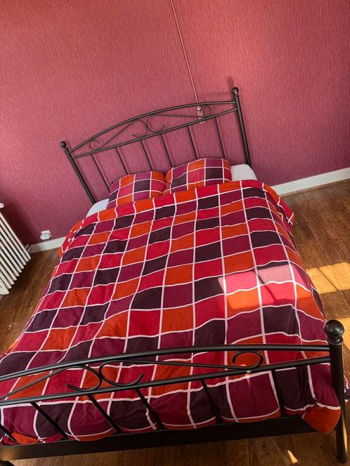 Zwart metalen bed Windsor 140 x 200, Huis en Inrichting, Slaapkamer | Bedden, Zo goed als nieuw, Metaal, Ophalen