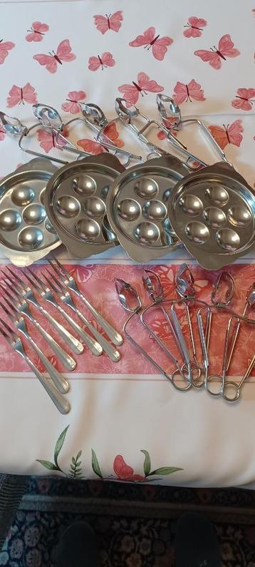 Ensemble de couverts et assiettes à escargots, Enlèvement, Utilisé, Inox ou Chrome, Ensemble de couverts