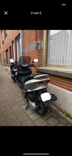 Yamaha 125 met slutel geen paps moet new batry in, Fietsen en Brommers, Ophalen, Zo goed als nieuw, Yamaha