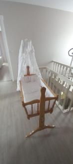 houten babywiegje met broderieomranding en hemel, Kinderen en Baby's, Ophalen, Zo goed als nieuw, Minder dan 140 cm, Matras