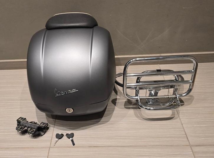 Top case avec support Vespa GTS, GT et GTV, Motos, Accessoires | Valises & Sacs, Neuf, Enlèvement ou Envoi