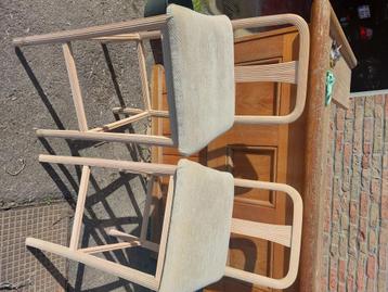 Barstoelen beschikbaar voor biedingen