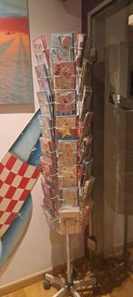 Kaartenmolen met 233 franstalige wenskaarten, Ophalen