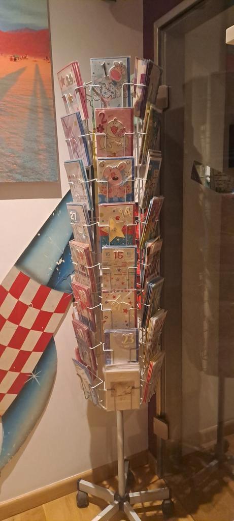 Kaartenmolen met 233 franstalige wenskaarten, Diversen, Wenskaarten, Ophalen