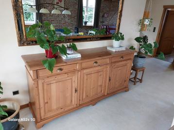Massief grenen dressoir beschikbaar voor biedingen
