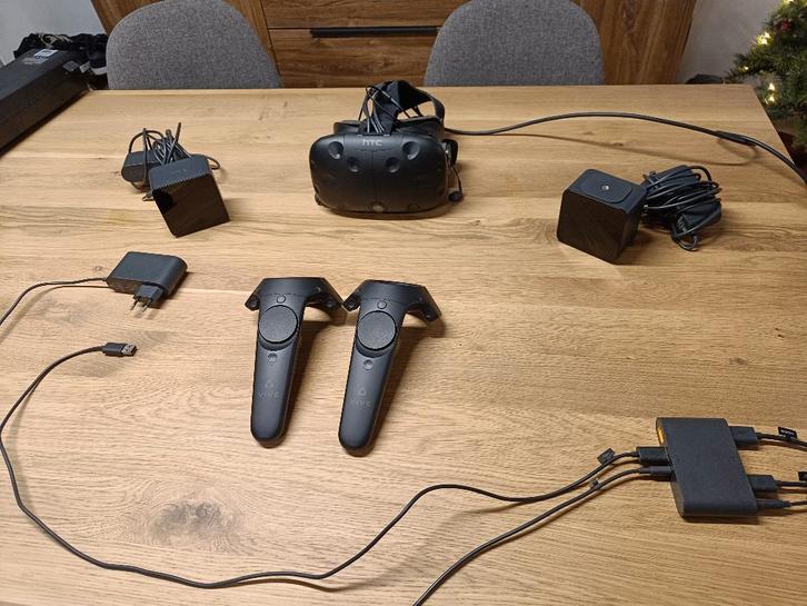 HTC Vive Original - Excellent condition, Consoles de jeu & Jeux vidéo, Virtual Reality, Comme neuf, PC, Lunettes VR, Enlèvement