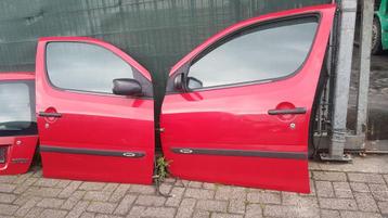 DAIHATSU YRV PORTIEREN LV+RV BJ 2004 beschikbaar voor biedingen