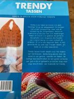 Boek trendy tassen haken en breien, Hobby en Vrije tijd, Ophalen of Verzenden, Nieuw, Breien