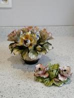 Bloemenmand+porseleinen kaarshouder in Capodimonte-stijl, Antiek en Kunst, Ophalen