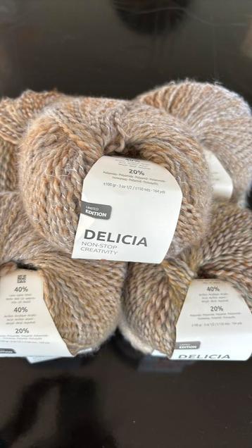 Katia Delicia nr 101 lot 9 bollen beschikbaar voor biedingen