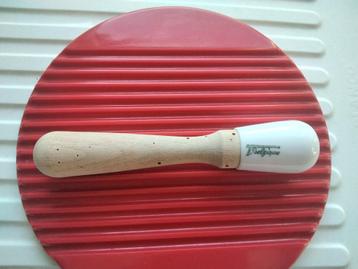Oude houten en keramische stamper „België” /13,5 cm. beschikbaar voor biedingen
