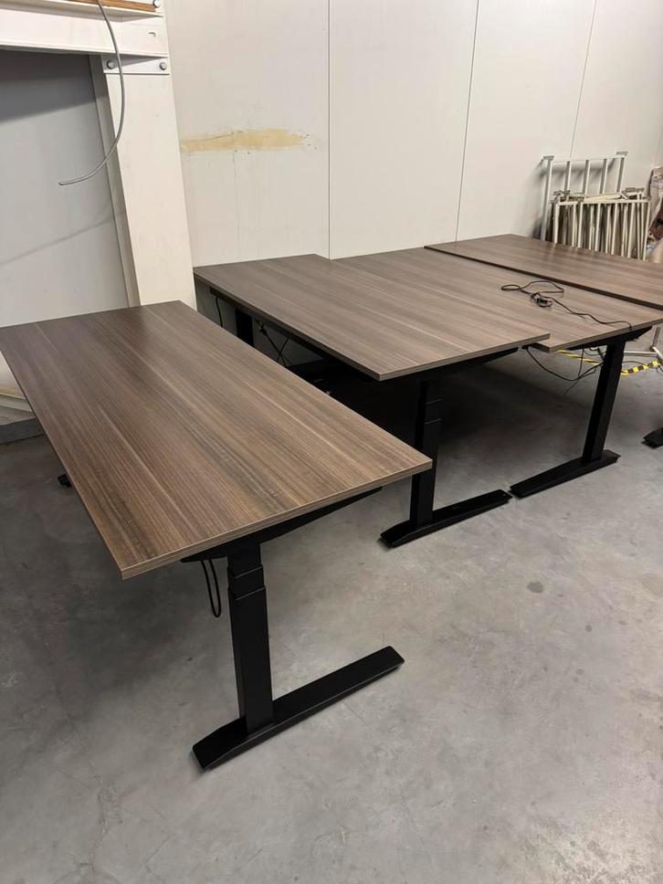Bureautafels, elektrisch verstelbaar, Gent regio UZ, Huis en Inrichting, Bureaus, Zo goed als nieuw, Elektrisch, Ophalen