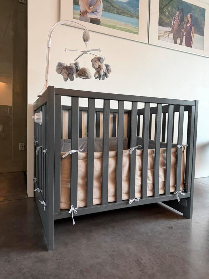 Troll babypark + Quax bumper, mobiel & matras – complete set, Enfants & Bébés, Parcs, Comme neuf, Rectangulaire, Réglable en hauteur