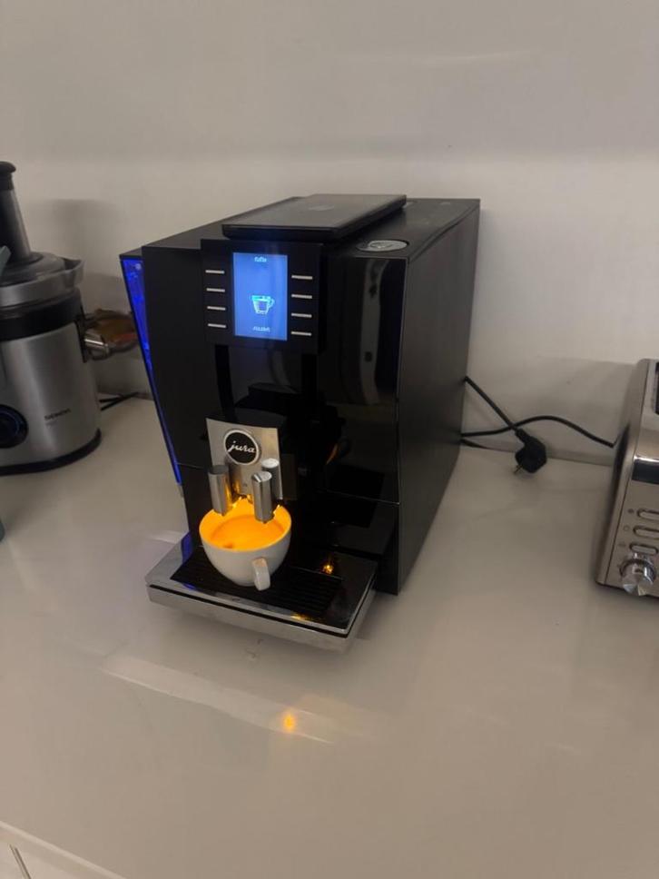 Jura koffiemachine Topmodel met alle toebehoren, Elektronische apparatuur, Koffiezetapparaten, Gebruikt, Gemalen koffie, Koffiebonen