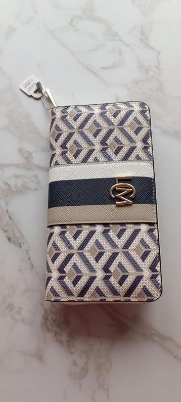 Portefeuille femme  beschikbaar voor biedingen