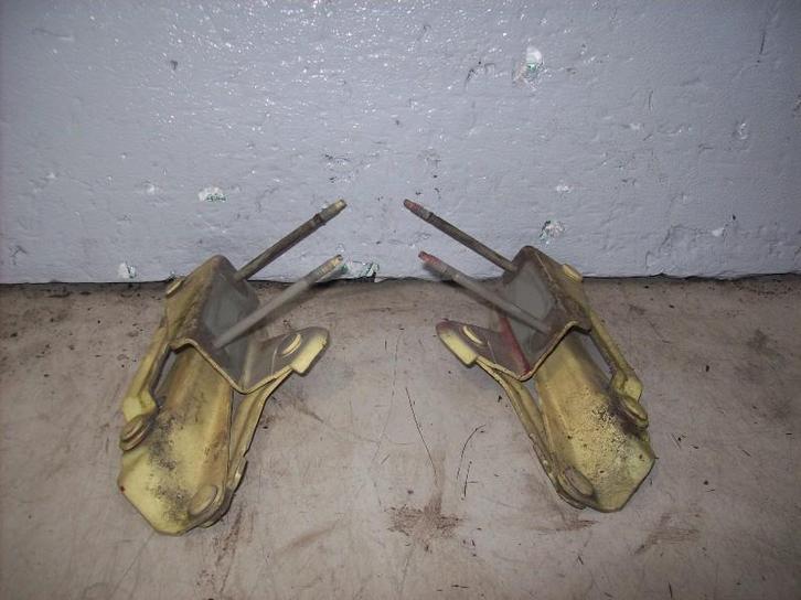 MOTORKAPSCHARNIER set Volvo 480 (01-1986/07-1996), Auto-onderdelen, Overige Auto-onderdelen, Volvo, Gebruikt