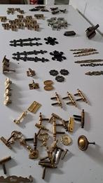 Allerhande scharnieren en deurbeslag voor kasten, Ophalen