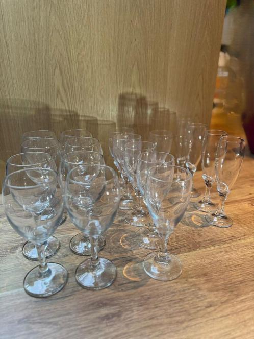 Set van wijnglazen en champagneglazen - 18 stuks, Huis en Inrichting, Keuken | Servies, Zo goed als nieuw, Glas of Glazen, Overige stijlen