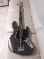 Magnifique Squier Jazz Bass en très bon état peu utilisée !, Musique & Instruments, Instruments à corde | Guitares | Basses, Enlèvement